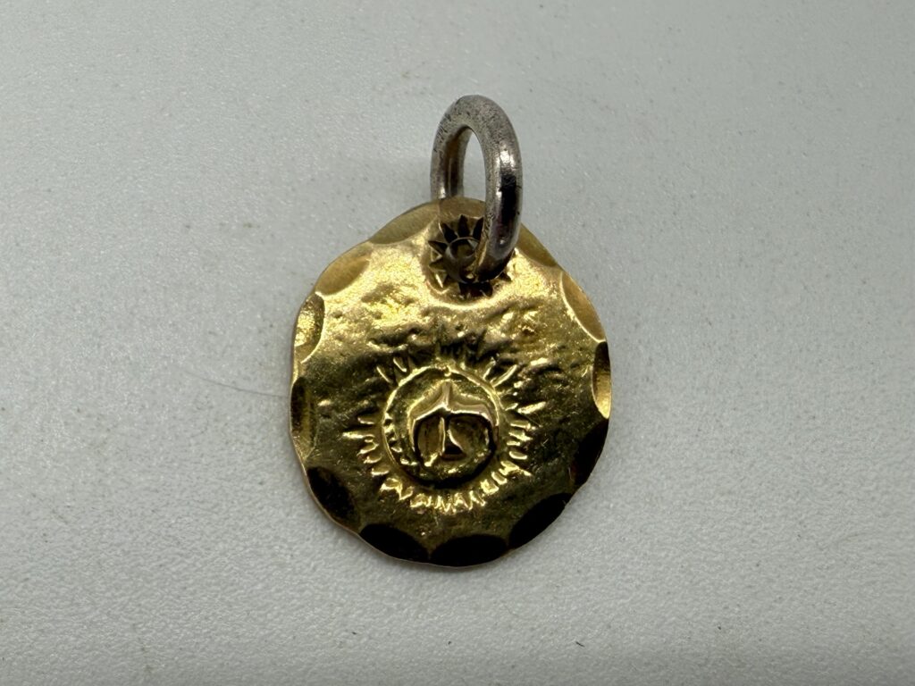 美品　k18in太陽メタル大　現行3.37g