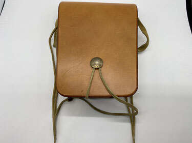 【美品】角型メディスンバック【サドル】