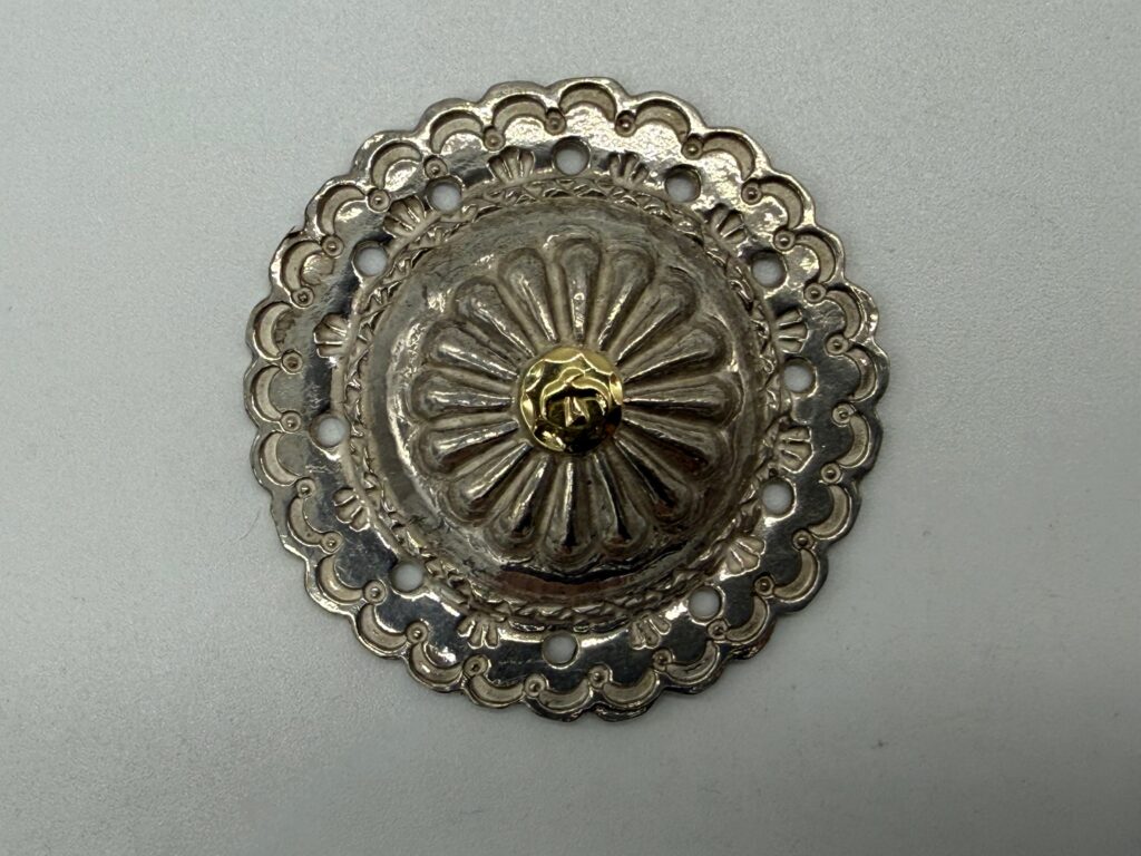 美品 金メタル付フラワーコンチョ最新キャスト 巾着用16.70g