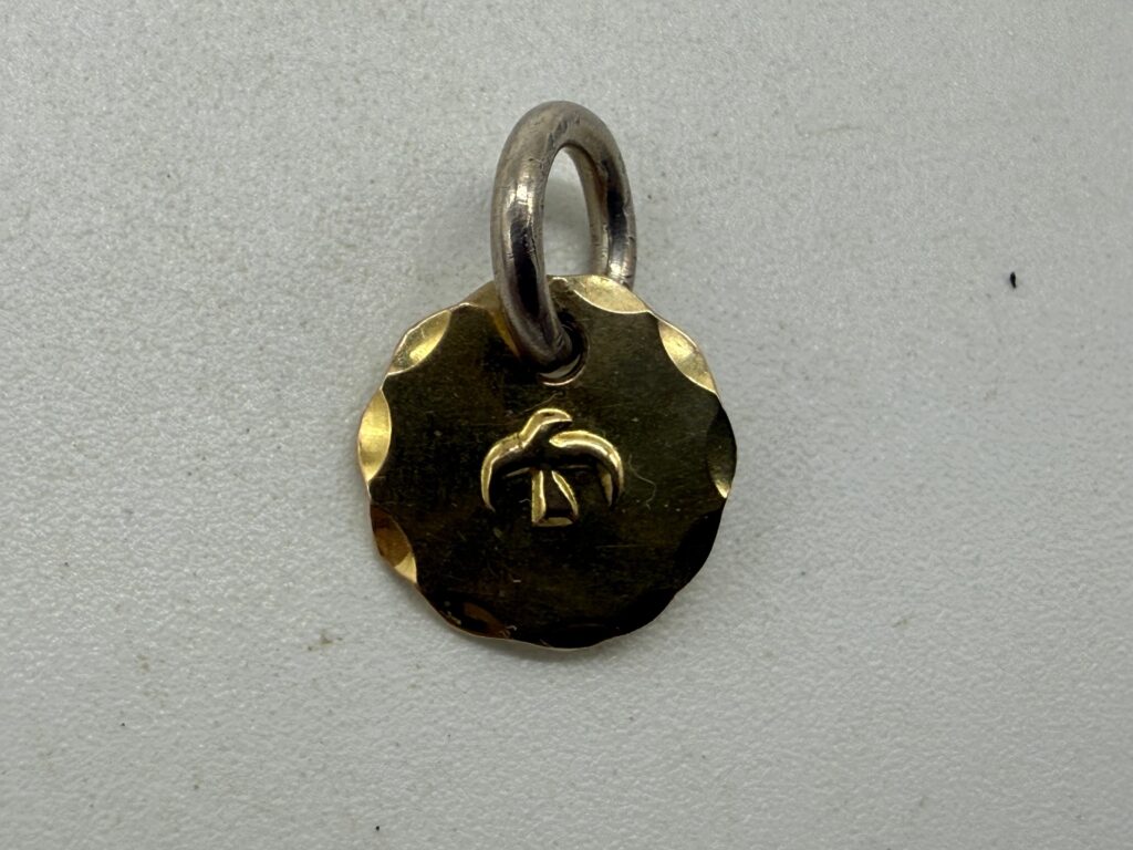 美品　k18太陽メタル　最新キャスト1.45g
