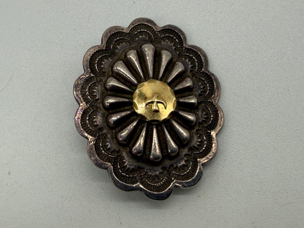 良品　楕円形金メタル付フラワーコンチョ縦8.55g