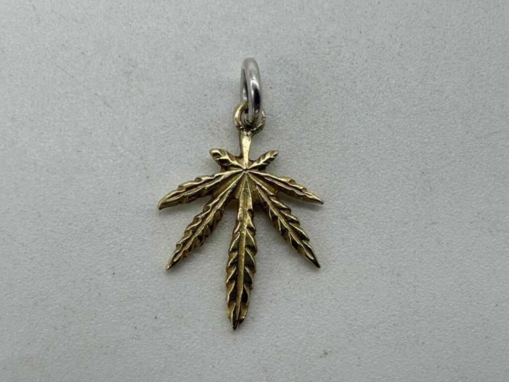 美品　良個体　全金グラス小1.62g