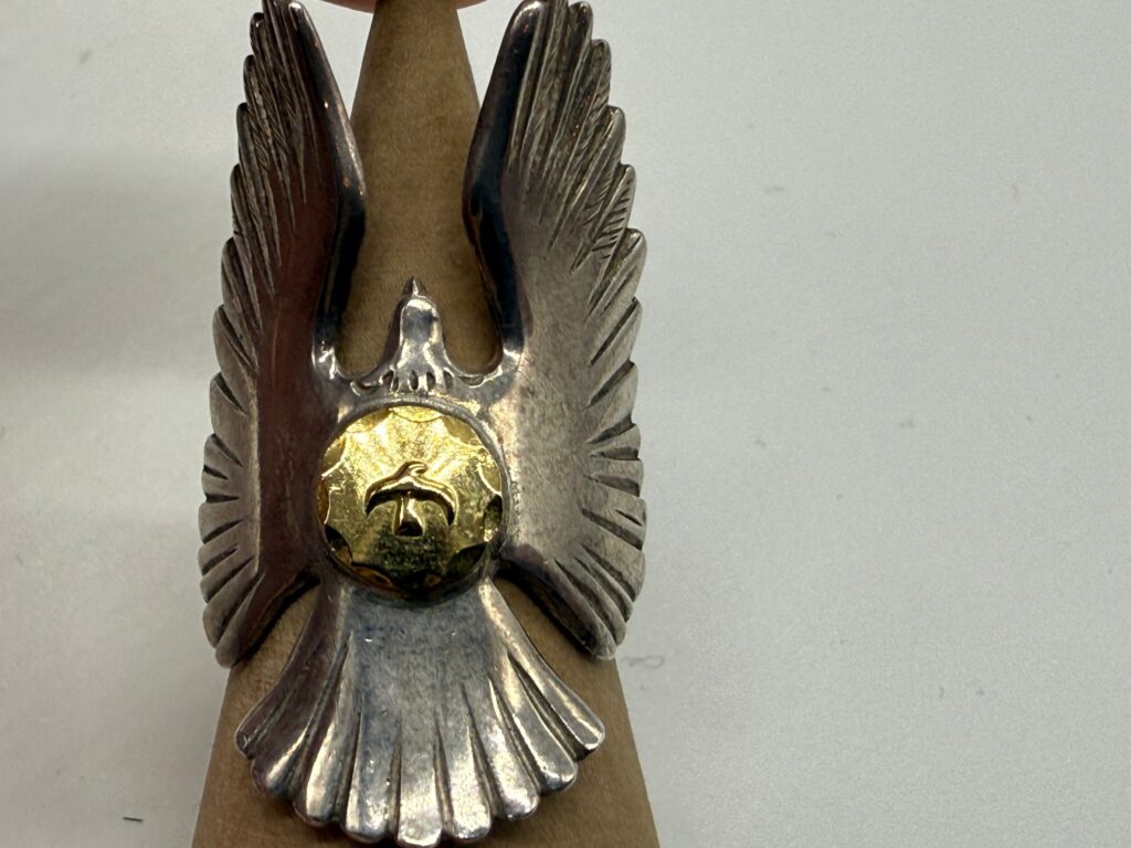 １５号　美品　金メタル付イーグルリング14.11g
