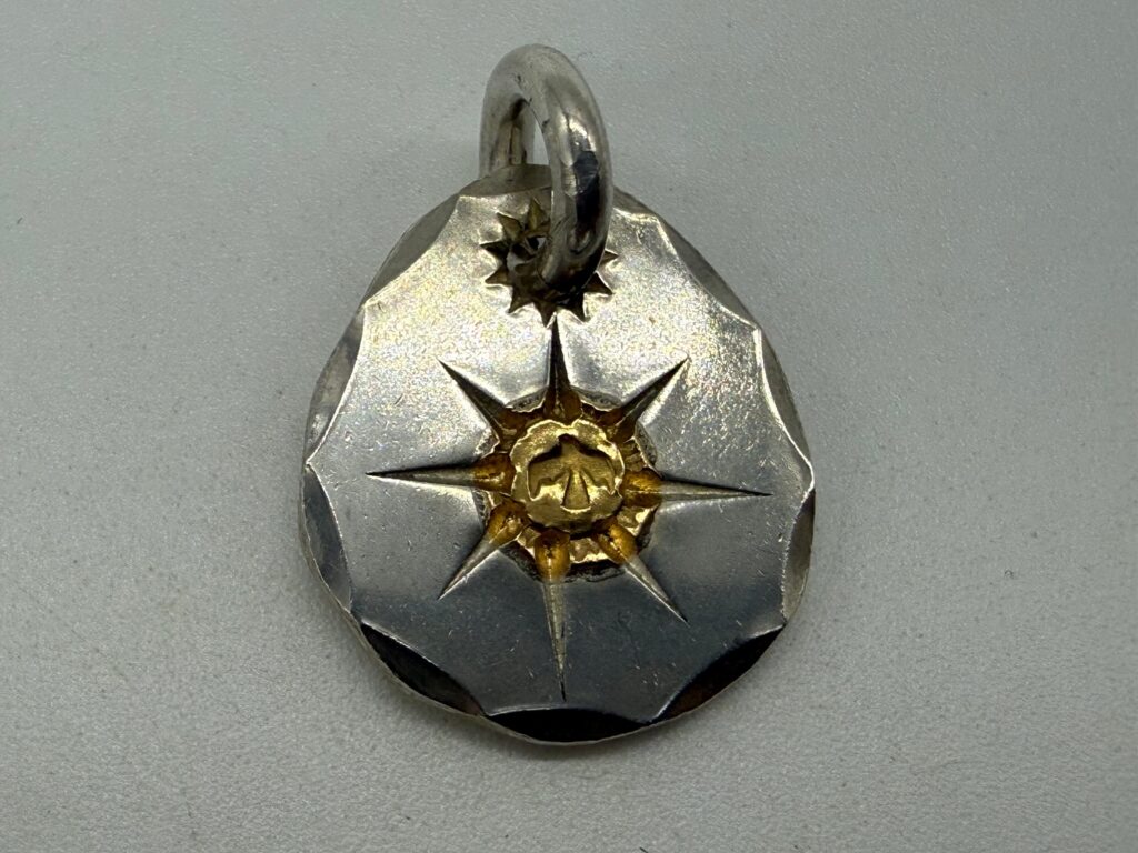 美品　小メタル　彫長個体11.49g