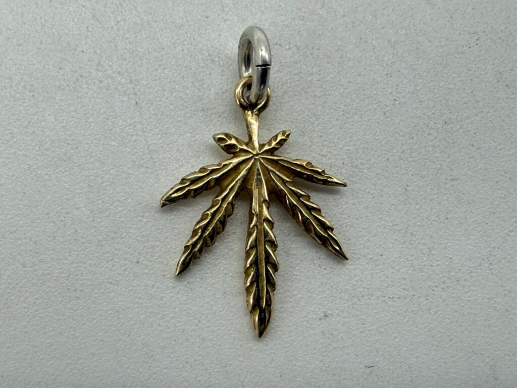 極美品　全金グラス小　1.54g