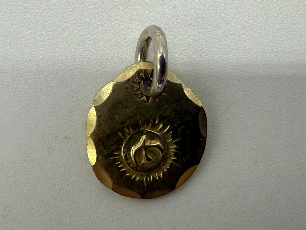 美品　k18in太陽メタル大　現行3.38g