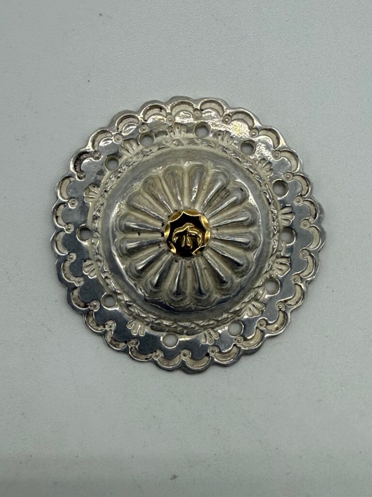 ゴローズ　美品　金メタル付フラワーコンチョ②巾着用　最新キャスト
