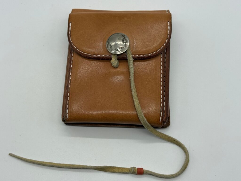 極美品　二つ折りショートウォレット　サドル
