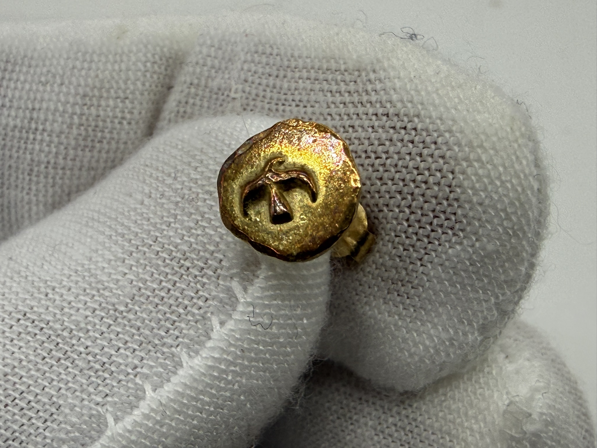 【良品】金メタルピアス【OLD0.72g】 - 画像 (2)