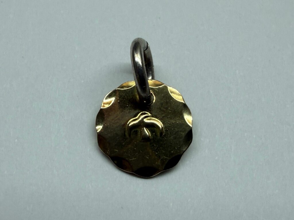 美品　k18太陽メタル　最新キャスト1.45g