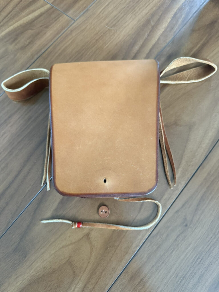 【ほぼ新品】角型腰掛バッグ【赤茶】