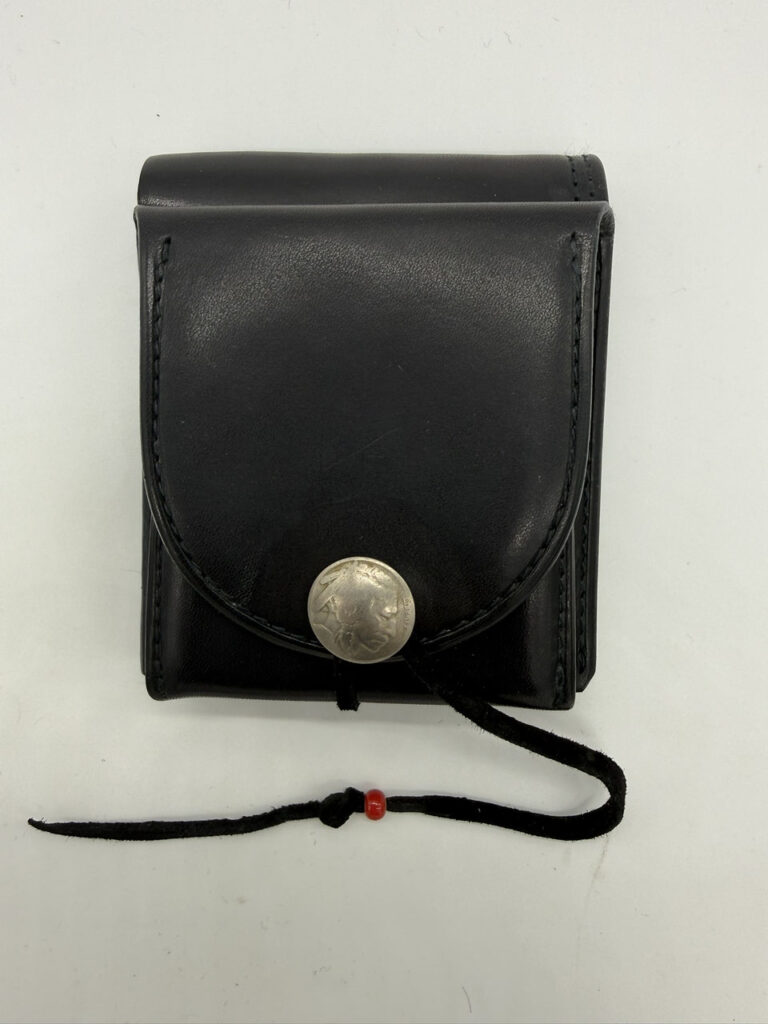 【極美品】新型二つ折りショートウォレット【黒】