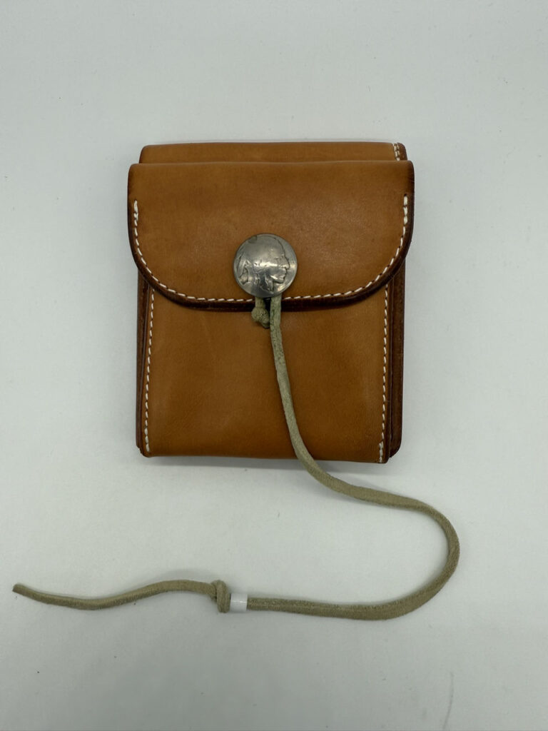 【美品】二つ折りショートウォレット【サドル】
