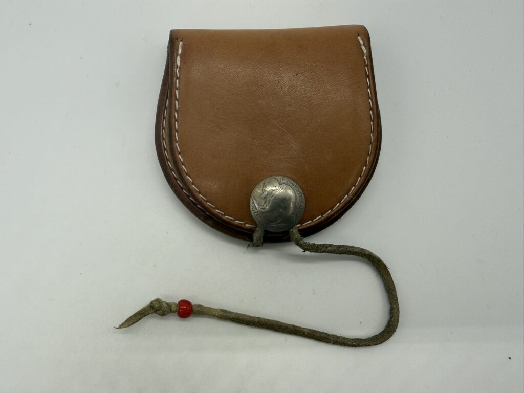 【美品】丸型小銭入れ【サドル】