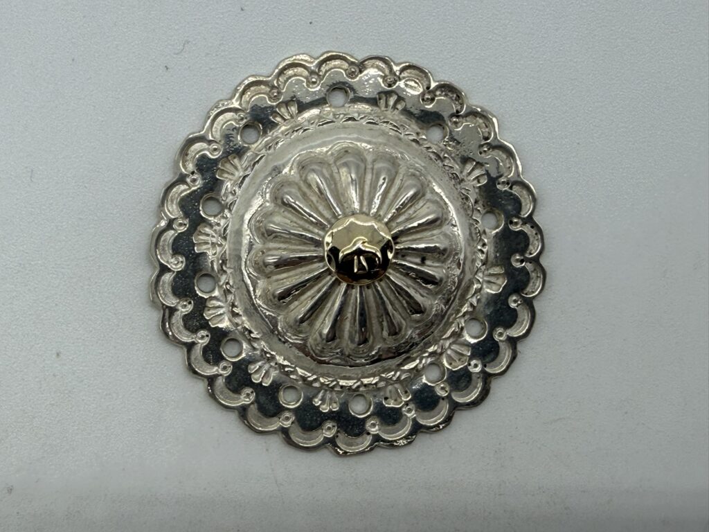 【美品】金メタル付フラワーコンチョ【現行16.18g】