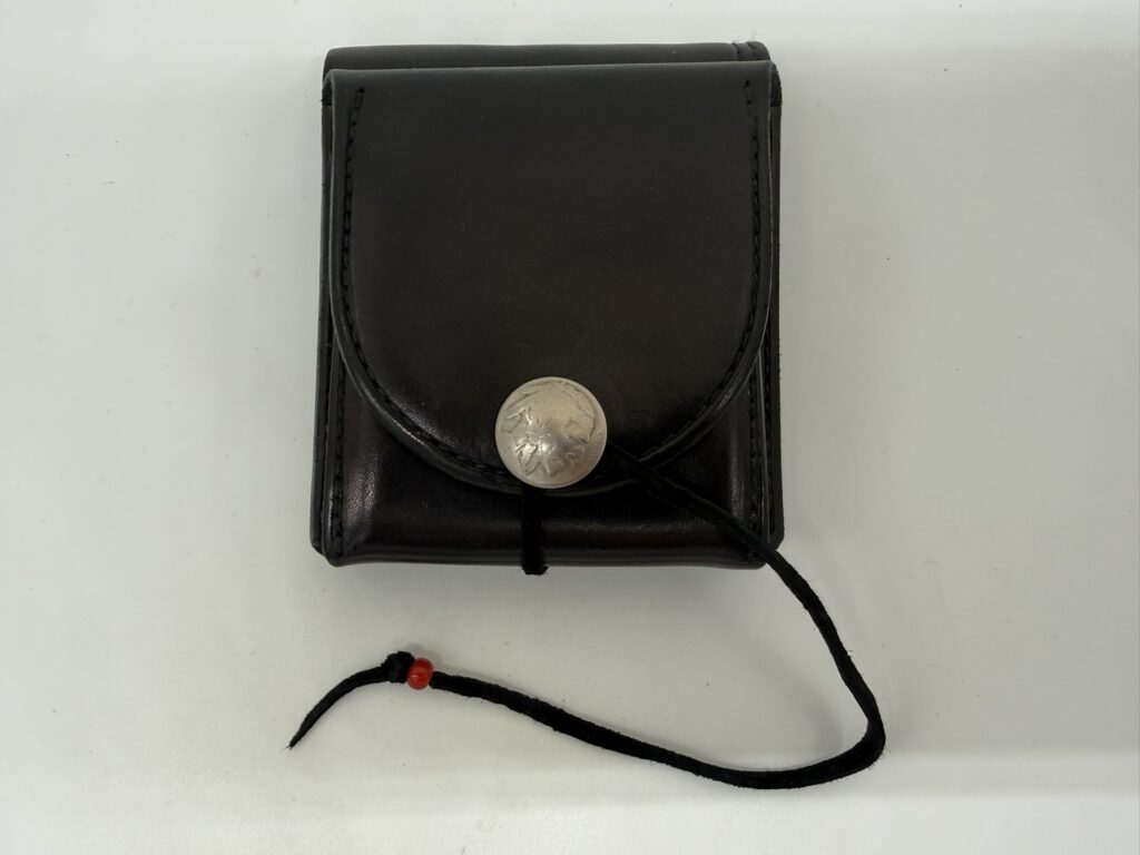 【美品】新型二つ折りショートウォレット【黒】