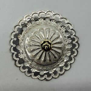 【ほぼ新品】金メタル付フラワーコンチョ【最新キャスト15.77g】