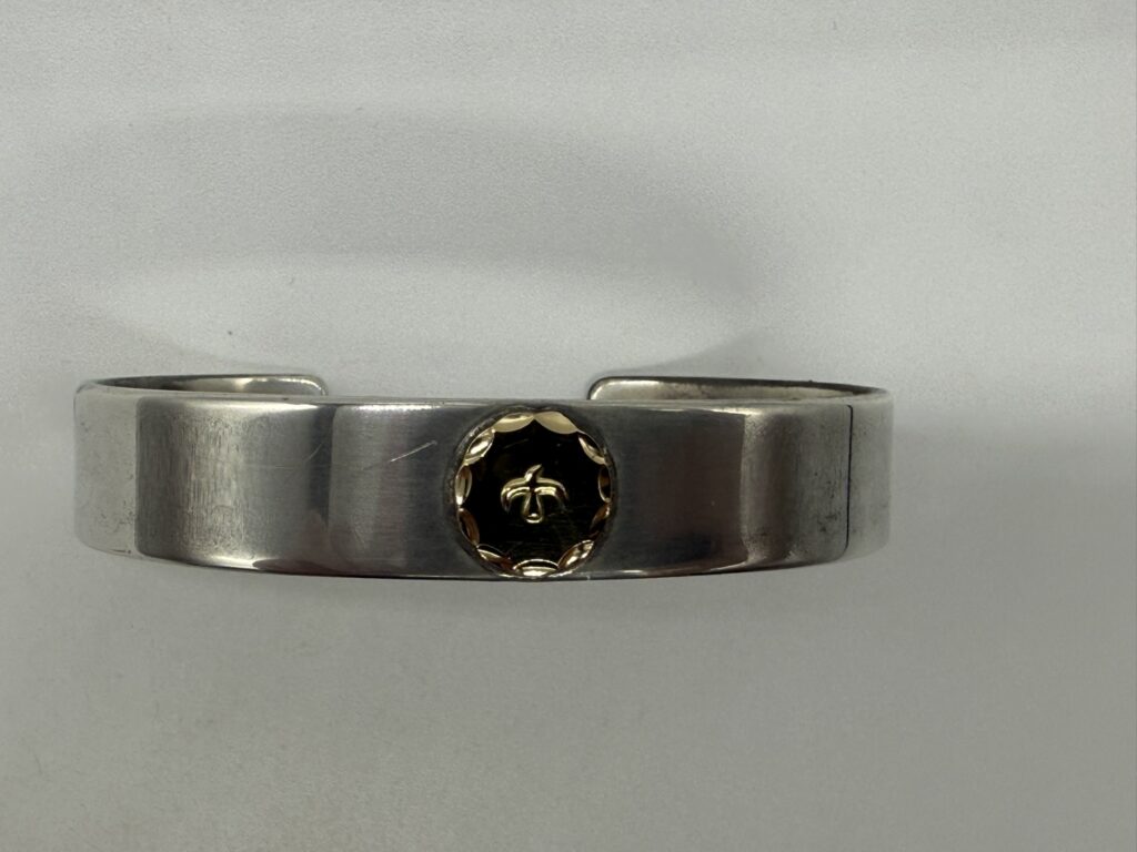 【美品】平打ブレスM【最新キャスト33.10g】